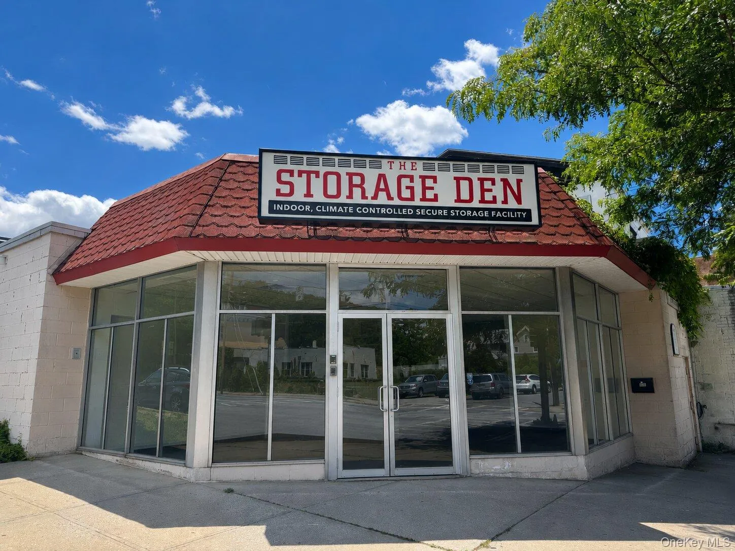 Retail entrance. Retail entrance.