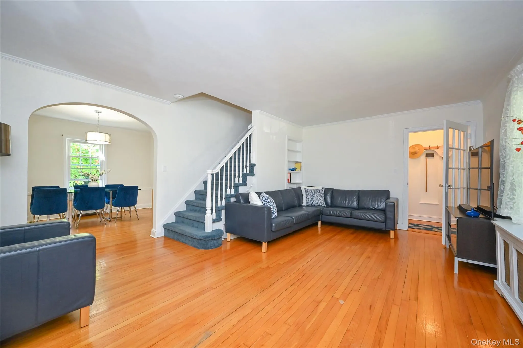 202-08 38th Avenue, New York, NY, 4 Bedrooms Bedrooms, 10 Rooms Rooms,1 BathroomBathrooms,Residential,For Rent,38th,0,KEY1018308 202-08 38th Avenue, New York, NY, 4 Bedrooms Bedrooms, 10 Rooms Rooms,1 BathroomBathrooms,Residential,For Rent,38th,0,KEY1018308