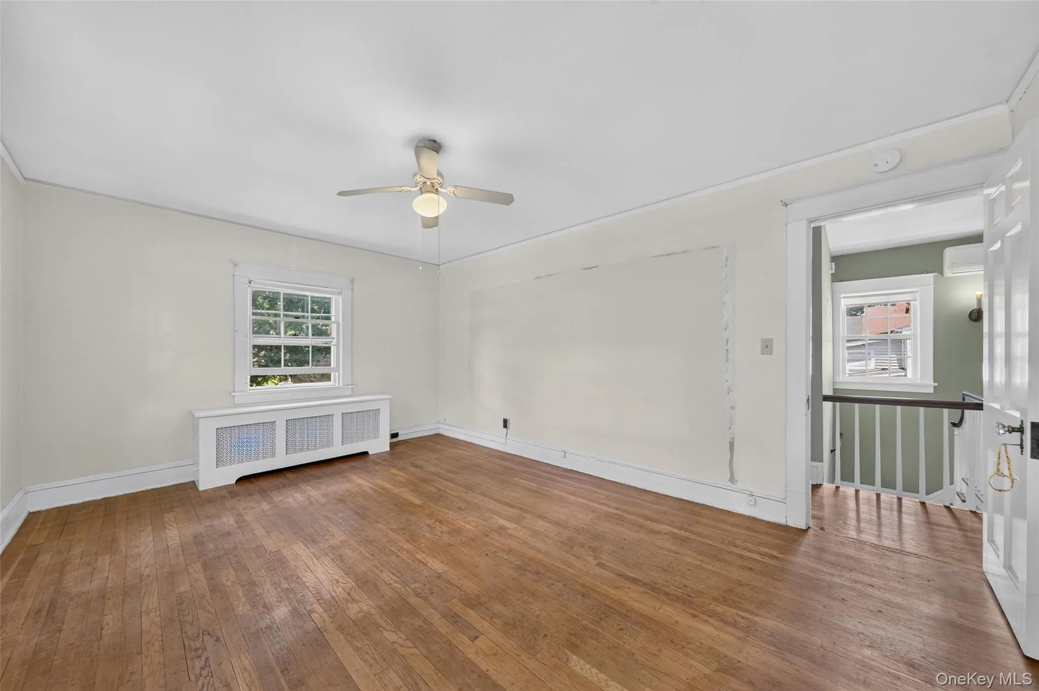 Bedroom 1. Hardwood floors Bedroom 1. Hardwood floors