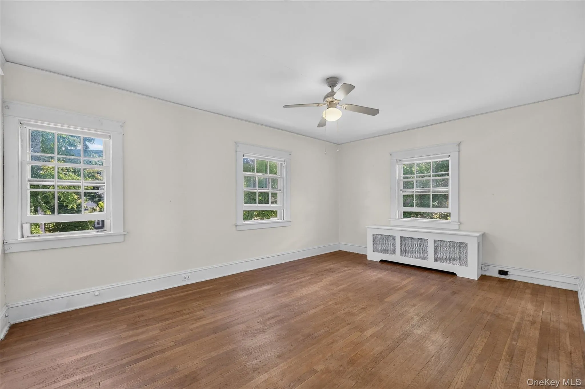 Bedroom 1. Hardwood floors Bedroom 1. Hardwood floors