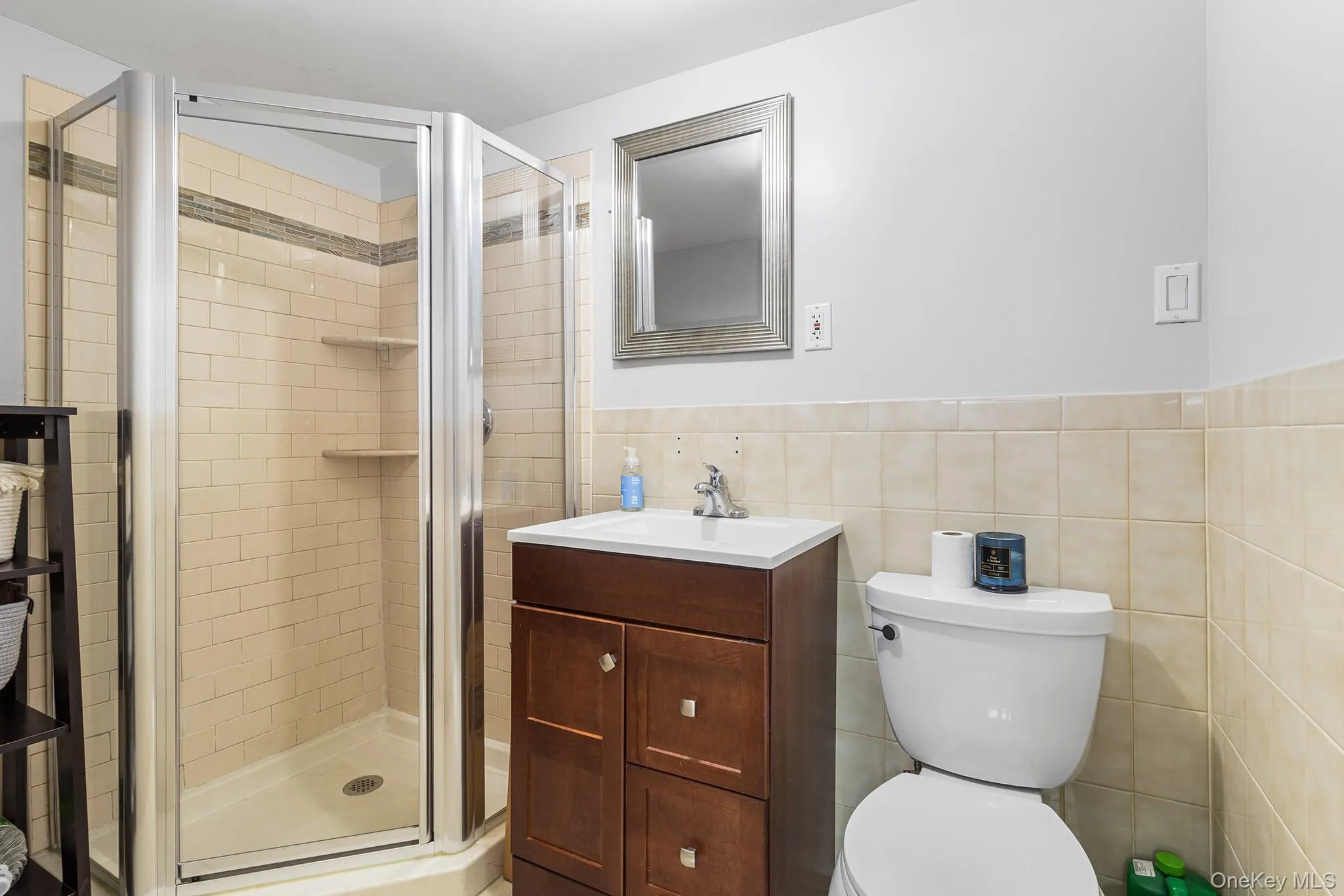 6159 81st Street, New York, NY, 3 Bedrooms Bedrooms, 6 Rooms Rooms,2 BathroomsBathrooms,Residential,For Rent,81st,0,KEY1018312 6159 81st Street, New York, NY, 3 Bedrooms Bedrooms, 6 Rooms Rooms,2 BathroomsBathrooms,Residential,For Rent,81st,0,KEY1018312
