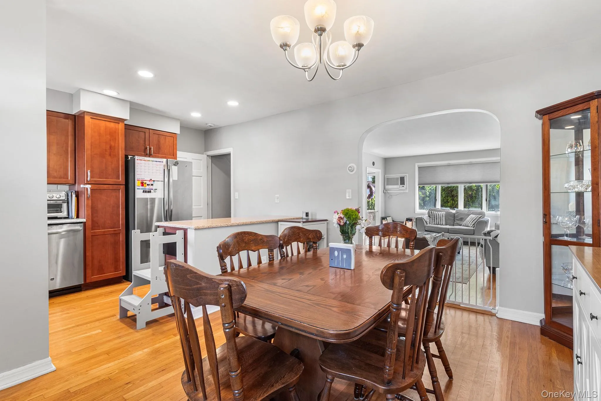 6159 81st Street, New York, NY, 3 Bedrooms Bedrooms, 6 Rooms Rooms,2 BathroomsBathrooms,Residential,For Rent,81st,0,KEY1018312 6159 81st Street, New York, NY, 3 Bedrooms Bedrooms, 6 Rooms Rooms,2 BathroomsBathrooms,Residential,For Rent,81st,0,KEY1018312