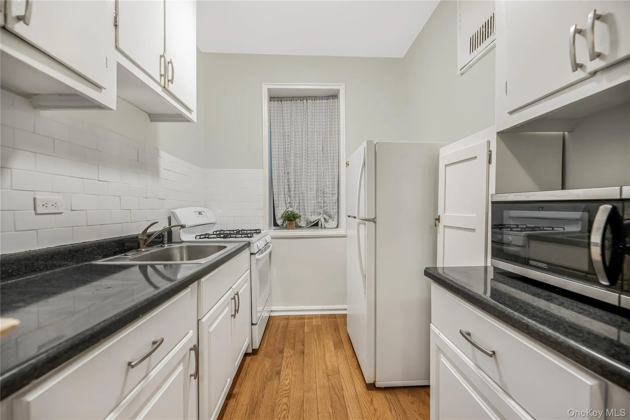 96-11 65th Road, New York, NY, 1 Bedroom Bedrooms, 5 Rooms Rooms,1 BathroomBathrooms,Residential,For Rent,65th,0,KEY1018313 96-11 65th Road, New York, NY, 1 Bedroom Bedrooms, 5 Rooms Rooms,1 BathroomBathrooms,Residential,For Rent,65th,0,KEY1018313
