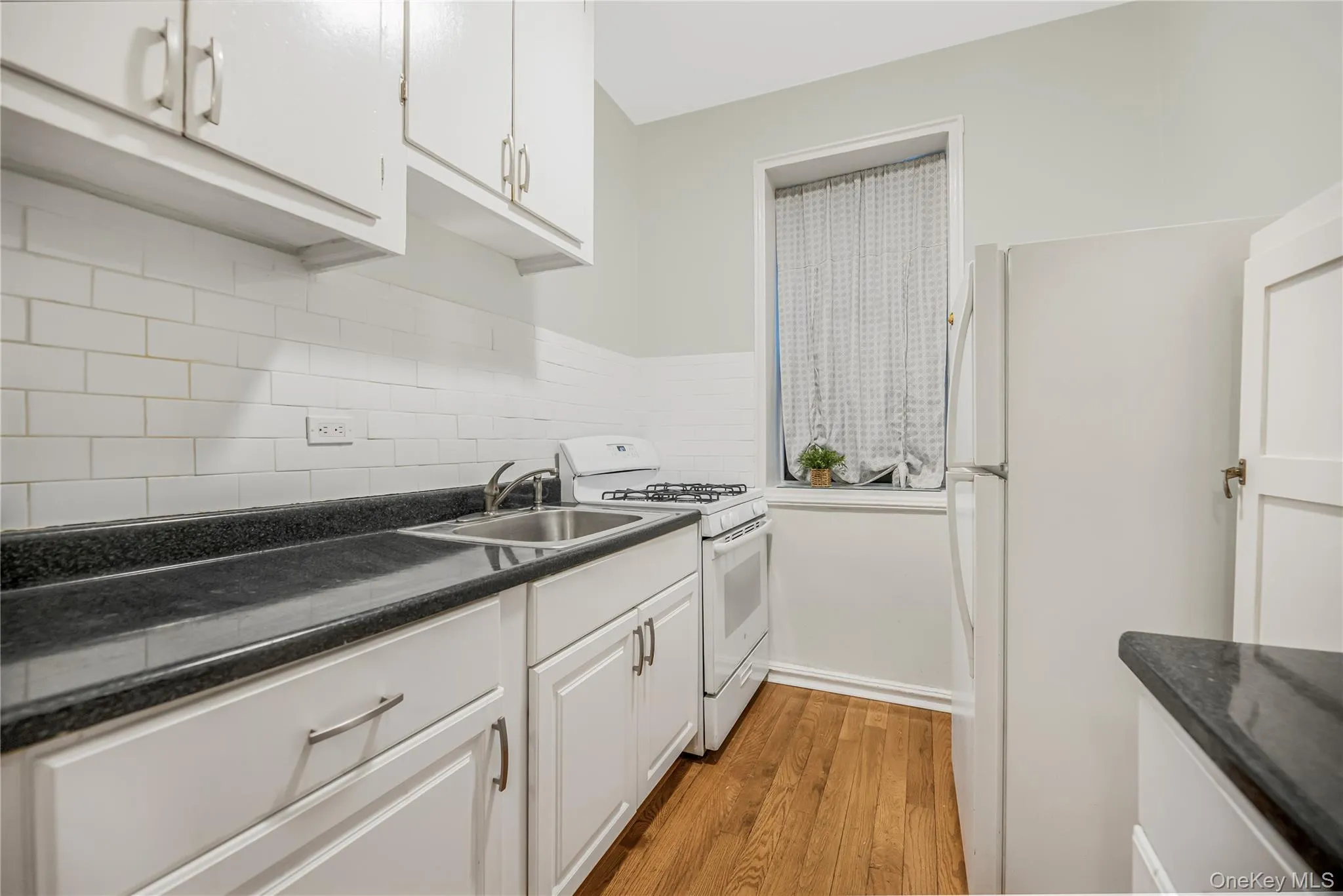 96-11 65th Road, New York, NY, 1 Bedroom Bedrooms, 5 Rooms Rooms,1 BathroomBathrooms,Residential,For Rent,65th,0,KEY1018313 96-11 65th Road, New York, NY, 1 Bedroom Bedrooms, 5 Rooms Rooms,1 BathroomBathrooms,Residential,For Rent,65th,0,KEY1018313