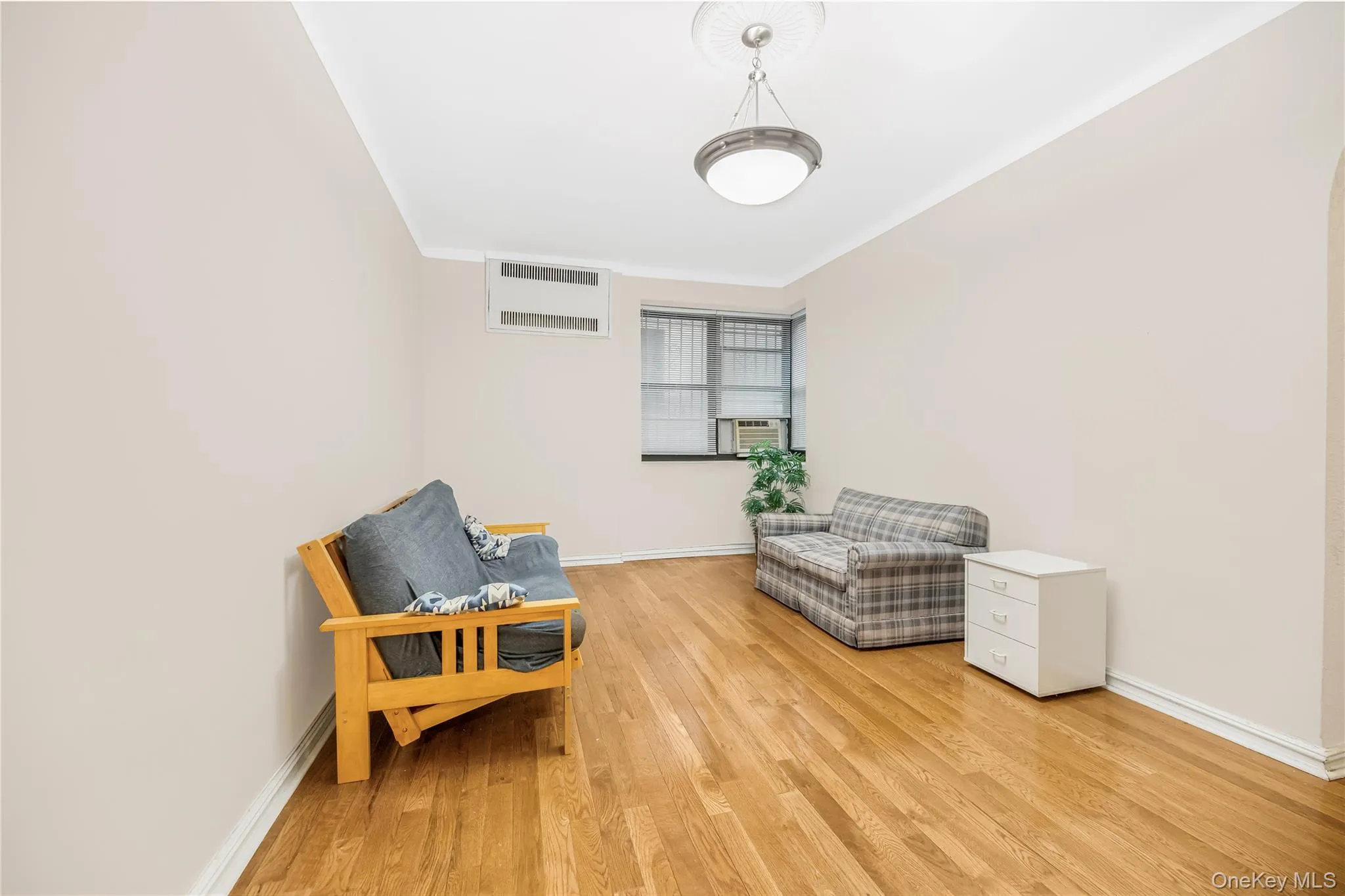 96-11 65th Road, New York, NY, 1 Bedroom Bedrooms, 5 Rooms Rooms,1 BathroomBathrooms,Residential,For Rent,65th,0,KEY1018313 96-11 65th Road, New York, NY, 1 Bedroom Bedrooms, 5 Rooms Rooms,1 BathroomBathrooms,Residential,For Rent,65th,0,KEY1018313