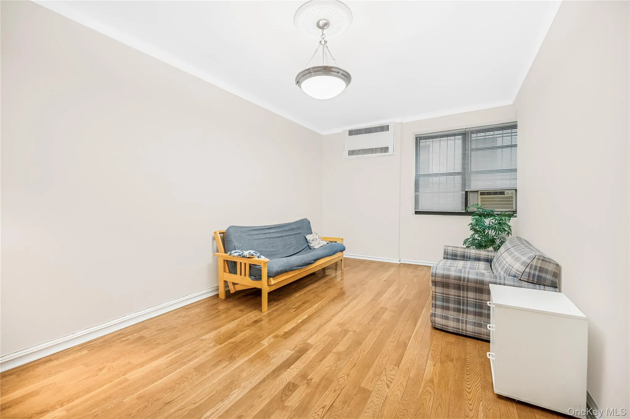 96-11 65th Road, New York, NY, 1 Bedroom Bedrooms, 5 Rooms Rooms,1 BathroomBathrooms,Residential,For Rent,65th,0,KEY1018313 96-11 65th Road, New York, NY, 1 Bedroom Bedrooms, 5 Rooms Rooms,1 BathroomBathrooms,Residential,For Rent,65th,0,KEY1018313