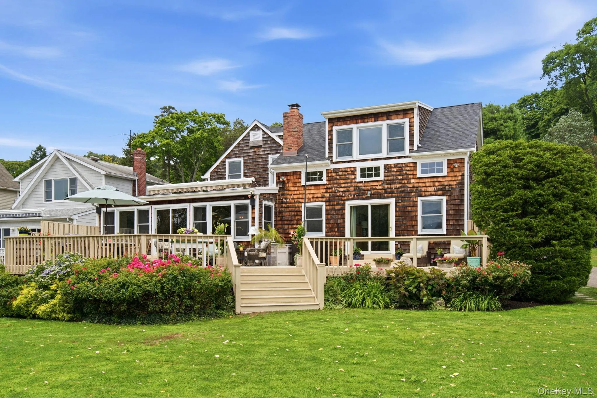 Ideal backyard setting. Ideal backyard setting.