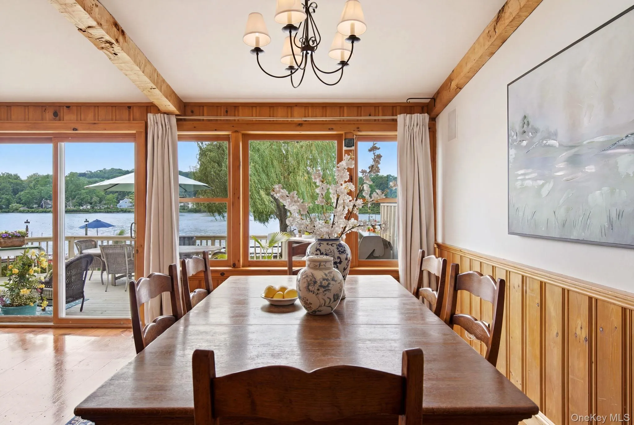 Dining area with stunning views. Dining area with stunning views.