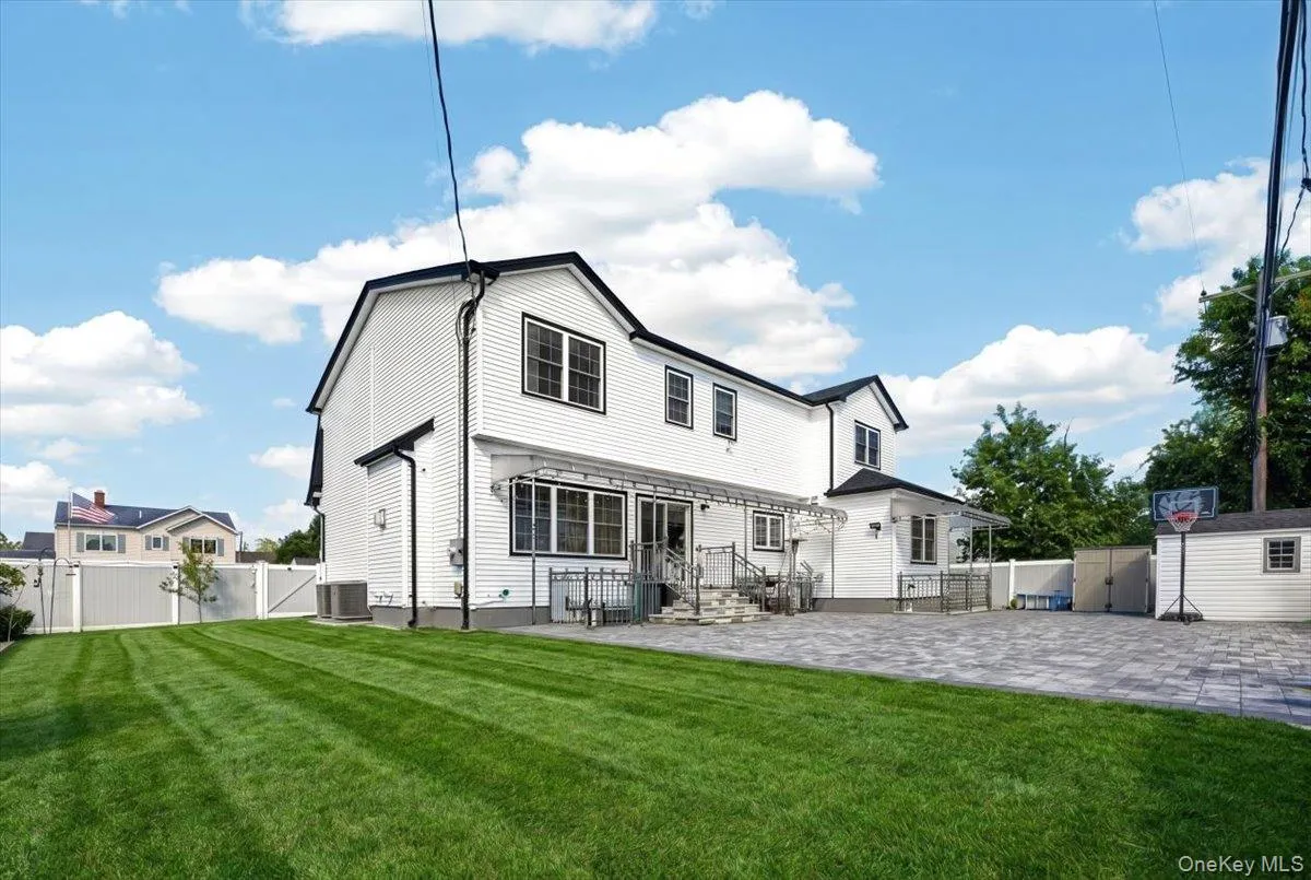 84 Choir Lane, Hempstead, NY, 5 Bedrooms Bedrooms, 12 Rooms Rooms,4 BathroomsBathrooms,Residential,For Rent,Choir,0,1018321 84 Choir Lane, Hempstead, NY, 5 Bedrooms Bedrooms, 12 Rooms Rooms,4 BathroomsBathrooms,Residential,For Rent,Choir,0,1018321