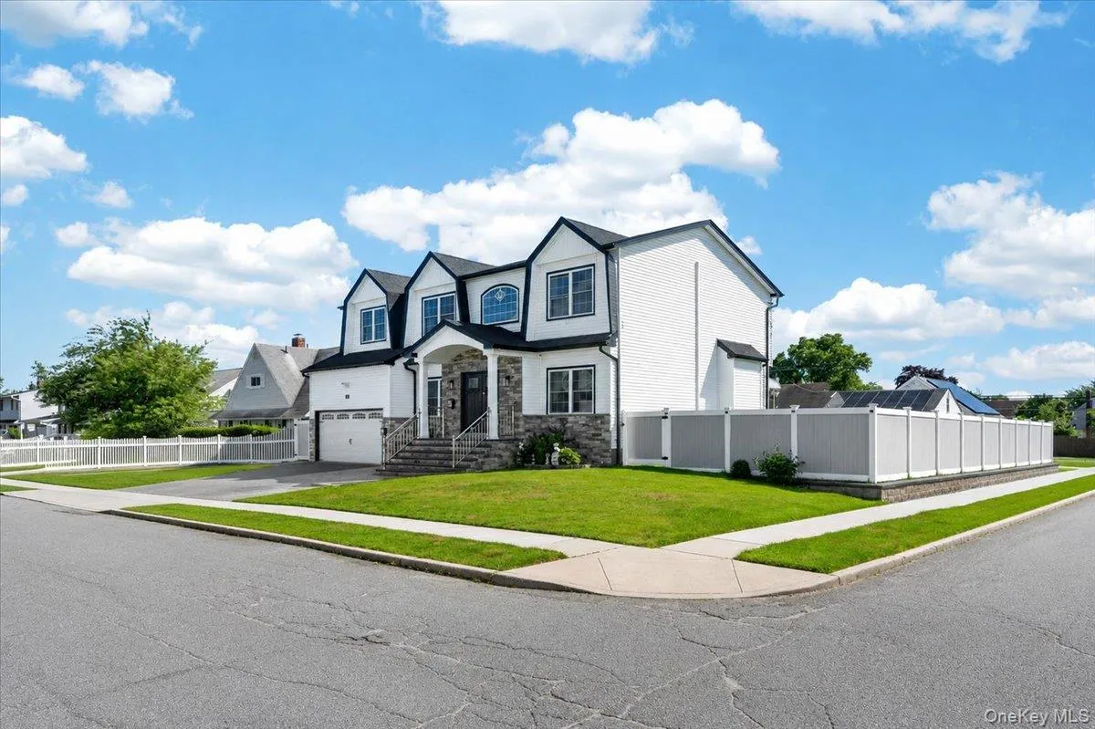 84 Choir Lane, Hempstead, NY, 5 Bedrooms Bedrooms, 12 Rooms Rooms,4 BathroomsBathrooms,Residential,For Rent,Choir,0,1018321 84 Choir Lane, Hempstead, NY, 5 Bedrooms Bedrooms, 12 Rooms Rooms,4 BathroomsBathrooms,Residential,For Rent,Choir,0,1018321