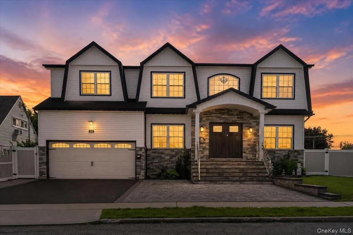 84 Choir Lane, Hempstead, NY, 5 Bedrooms Bedrooms, 12 Rooms Rooms,4 BathroomsBathrooms,Residential,For Rent,Choir,0,1018321 84 Choir Lane, Hempstead, NY, 5 Bedrooms Bedrooms, 12 Rooms Rooms,4 BathroomsBathrooms,Residential,For Rent,Choir,0,1018321