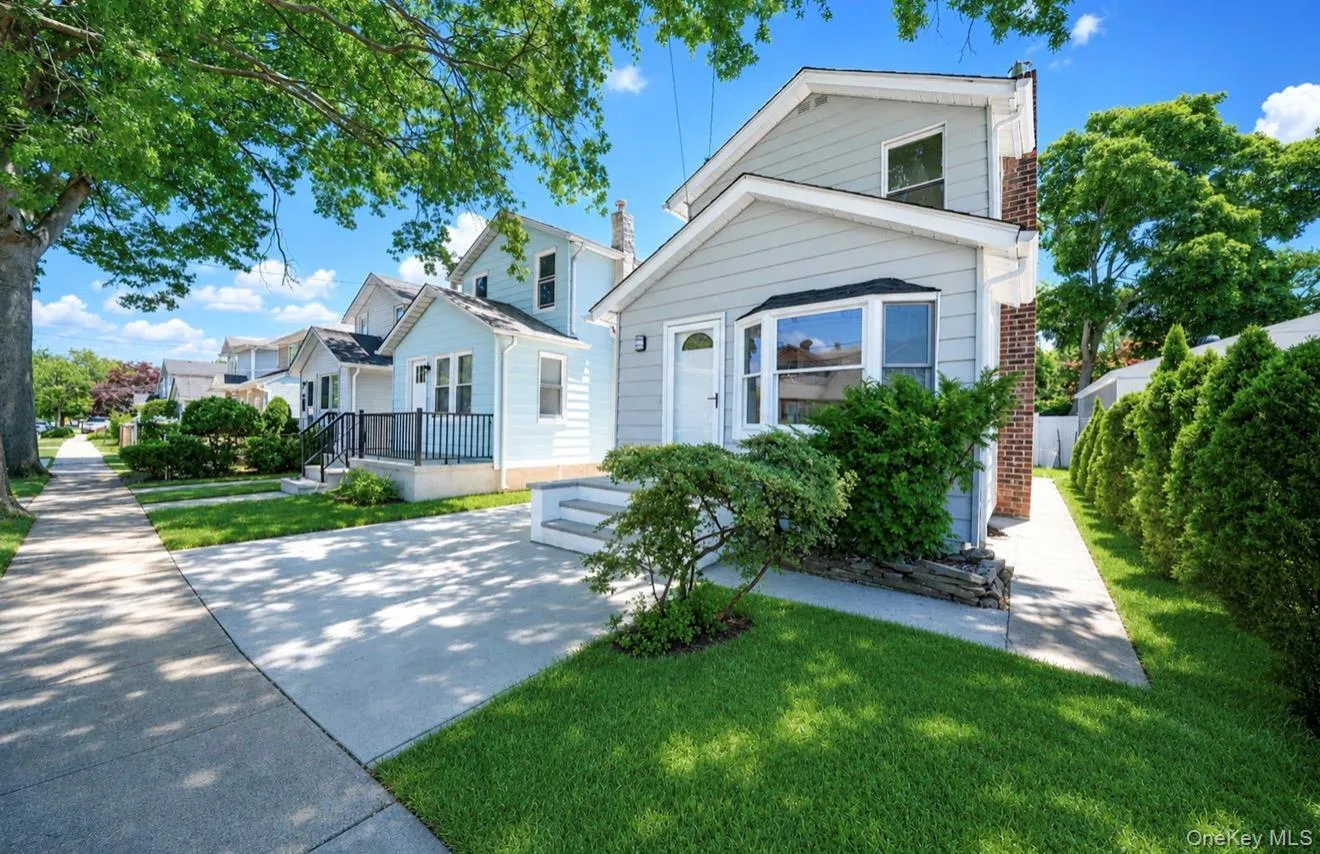 530 Washington Avenue, Hempstead, NY, 3 Bedrooms Bedrooms, 9 Rooms Rooms,2 BathroomsBathrooms,Residential,For Rent,Washington,0,1018328 530 Washington Avenue, Hempstead, NY, 3 Bedrooms Bedrooms, 9 Rooms Rooms,2 BathroomsBathrooms,Residential,For Rent,Washington,0,1018328