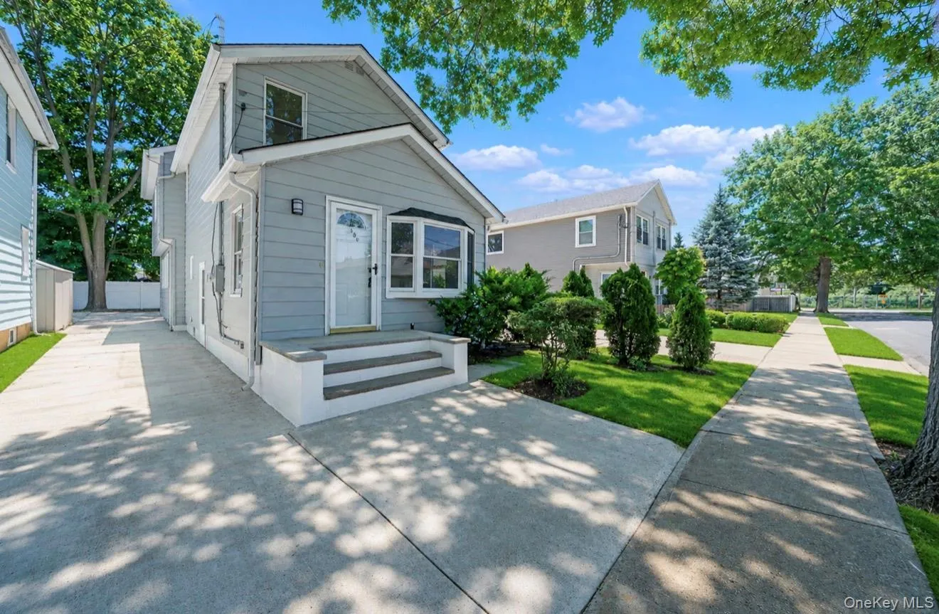530 Washington Avenue, Hempstead, NY, 3 Bedrooms Bedrooms, 9 Rooms Rooms,2 BathroomsBathrooms,Residential,For Rent,Washington,0,1018328 530 Washington Avenue, Hempstead, NY, 3 Bedrooms Bedrooms, 9 Rooms Rooms,2 BathroomsBathrooms,Residential,For Rent,Washington,0,1018328