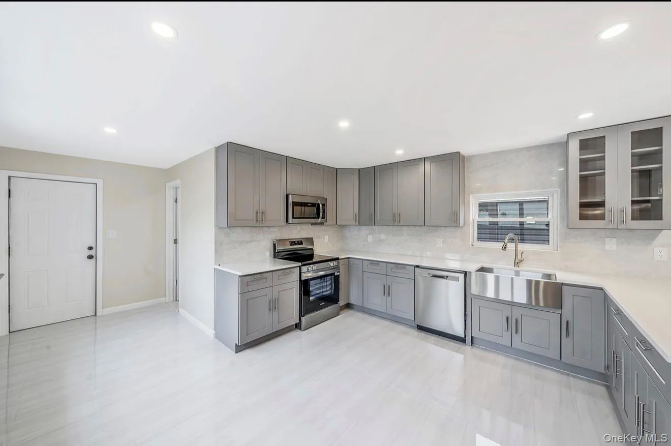 530 Washington Avenue, Hempstead, NY, 3 Bedrooms Bedrooms, 9 Rooms Rooms,2 BathroomsBathrooms,Residential,For Rent,Washington,0,1018328 530 Washington Avenue, Hempstead, NY, 3 Bedrooms Bedrooms, 9 Rooms Rooms,2 BathroomsBathrooms,Residential,For Rent,Washington,0,1018328