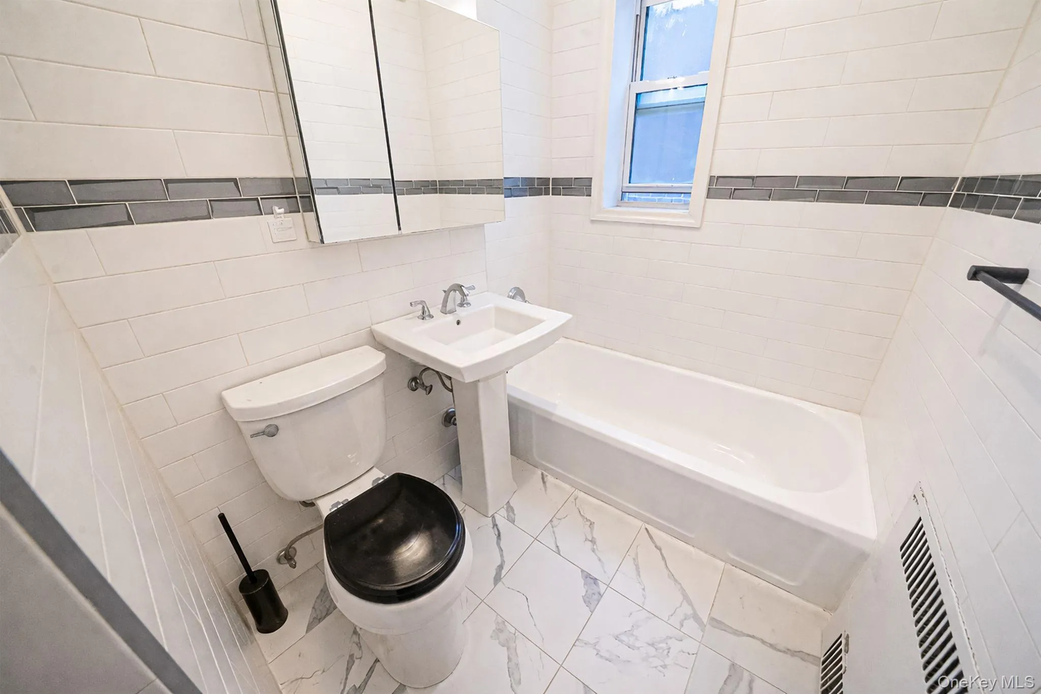 7615 35th Avenue, New York, NY, 2 Bedrooms Bedrooms, 7 Rooms Rooms,1 BathroomBathrooms,Residential,For Rent,35th,0,KEY1018329 7615 35th Avenue, New York, NY, 2 Bedrooms Bedrooms, 7 Rooms Rooms,1 BathroomBathrooms,Residential,For Rent,35th,0,KEY1018329