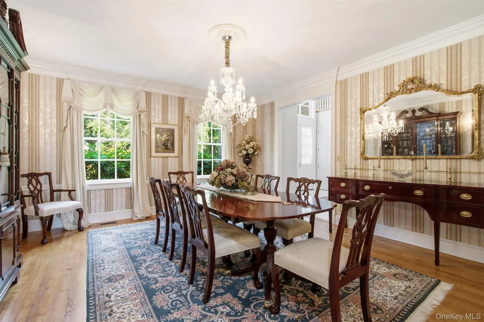 Spacious Dining area for Entertaining Spacious Dining area for Entertaining