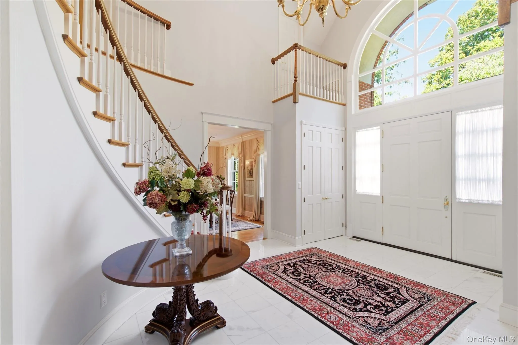 Gracious Sunlit Entry Foyer Gracious Sunlit Entry Foyer
