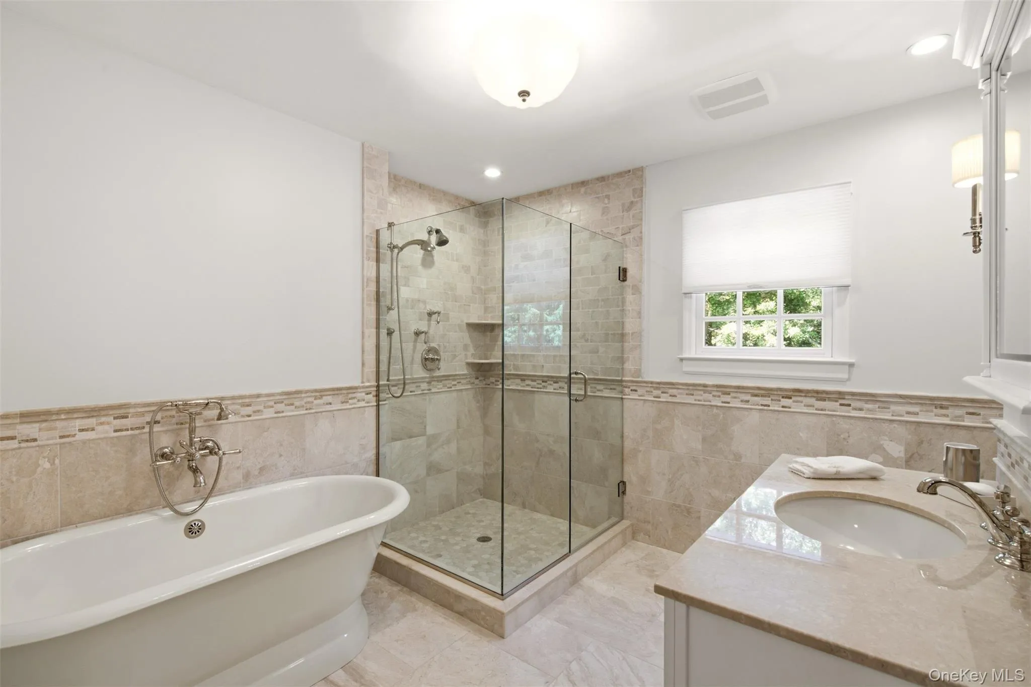 En-suite bath for fourth bedroom and also access to the hall En-suite bath for fourth bedroom and also access to the hall