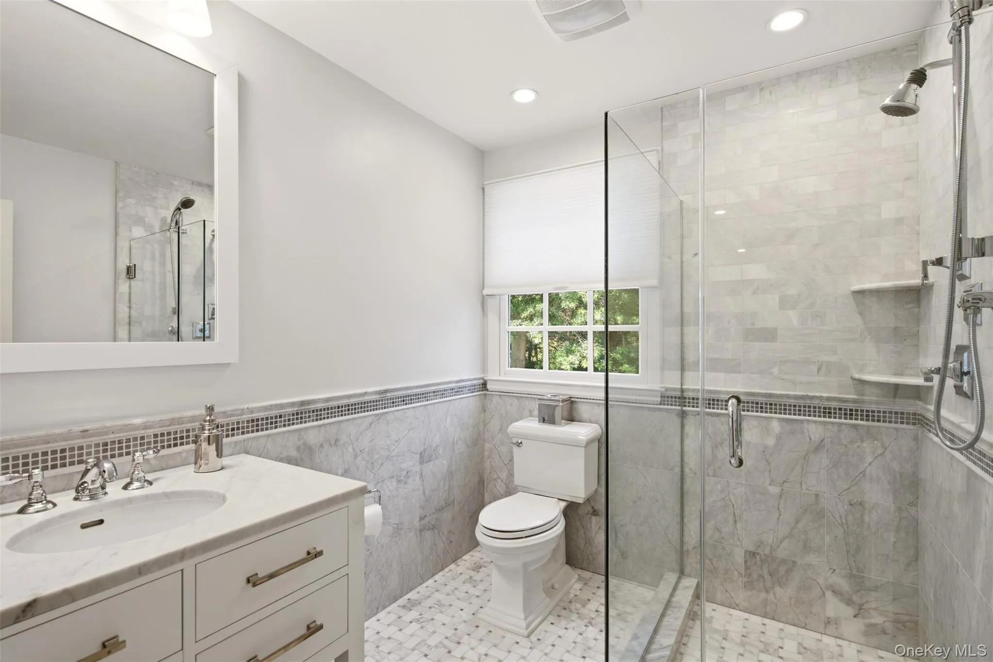 En-suite bath with marble vanity En-suite bath with marble vanity
