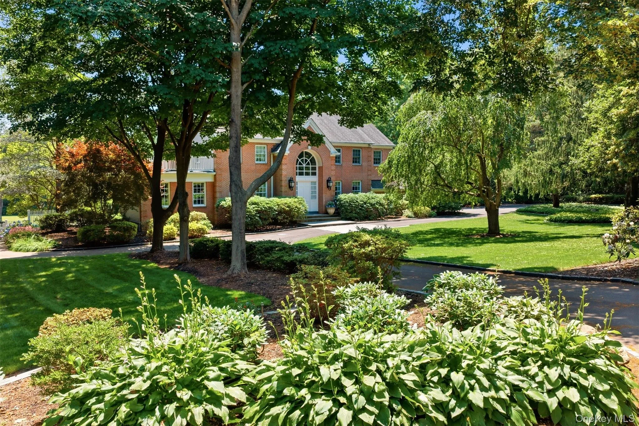 Huge curb appeal as circular driveway welcomes you Huge curb appeal as circular driveway welcomes you