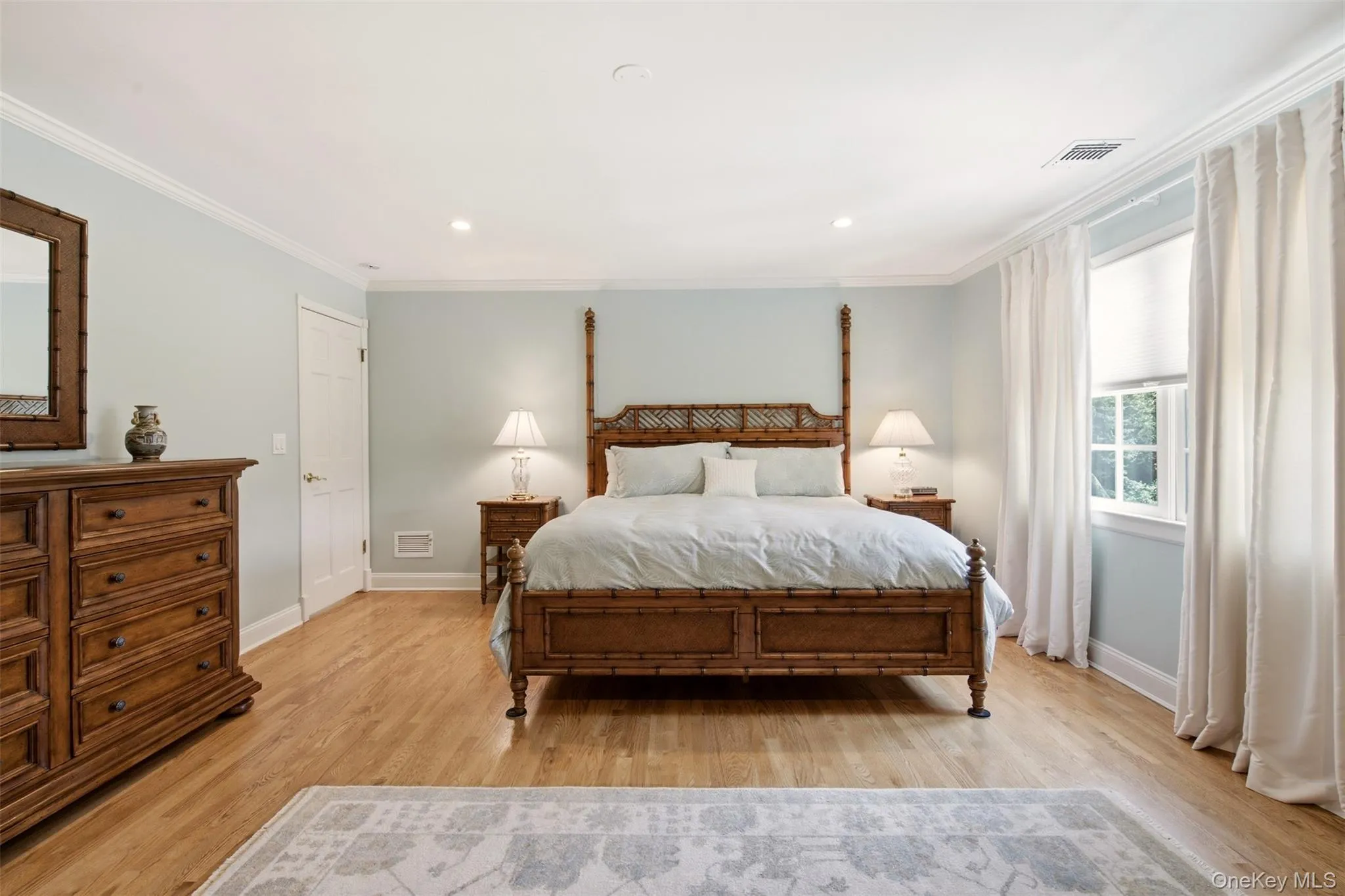 Fourth bedroom with en-suite bath Fourth bedroom with en-suite bath