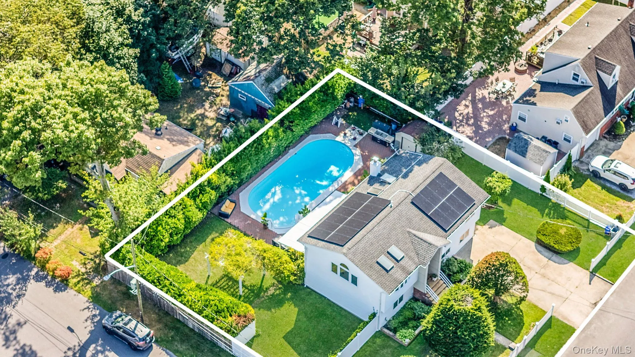 View of subject property with property parcel outlined and a pool View of subject property with property parcel outlined and a pool
