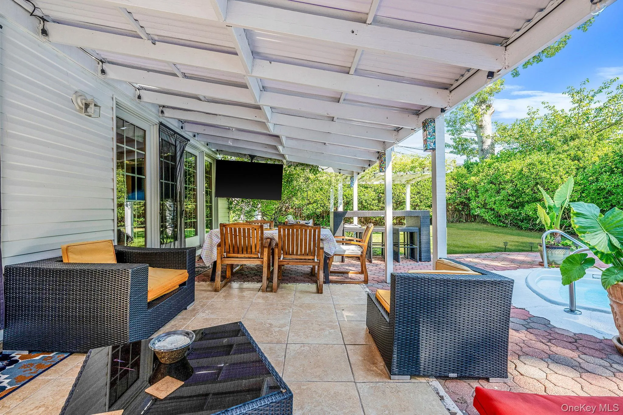 View of patio / terrace featuring an outdoor living space View of patio / terrace featuring an outdoor living space