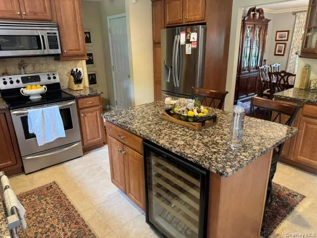 41 Shady Lane, Huntington, NY, 4 Bedrooms Bedrooms, 8 Rooms Rooms,2 BathroomsBathrooms,Residential,For Rent,Shady,0,KEY1018333 41 Shady Lane, Huntington, NY, 4 Bedrooms Bedrooms, 8 Rooms Rooms,2 BathroomsBathrooms,Residential,For Rent,Shady,0,KEY1018333