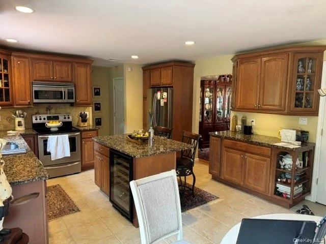 41 Shady Lane, Huntington, NY, 4 Bedrooms Bedrooms, 8 Rooms Rooms,2 BathroomsBathrooms,Residential,For Rent,Shady,0,KEY1018333 41 Shady Lane, Huntington, NY, 4 Bedrooms Bedrooms, 8 Rooms Rooms,2 BathroomsBathrooms,Residential,For Rent,Shady,0,KEY1018333