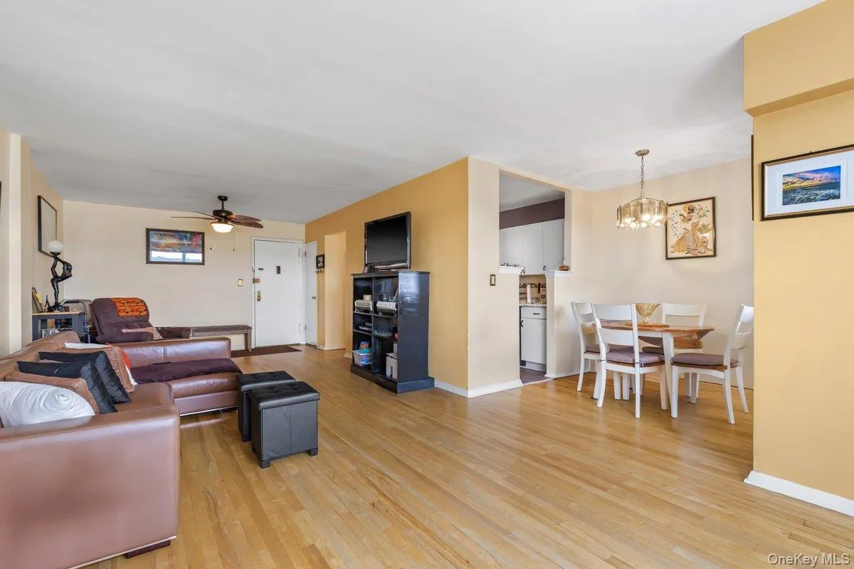 279 Broadway, Yonkers, NY, 1 Bedroom Bedrooms, 4 Rooms Rooms,1 BathroomBathrooms,Residential,For Rent,Broadway,0,KEY1018338 279 Broadway, Yonkers, NY, 1 Bedroom Bedrooms, 4 Rooms Rooms,1 BathroomBathrooms,Residential,For Rent,Broadway,0,KEY1018338