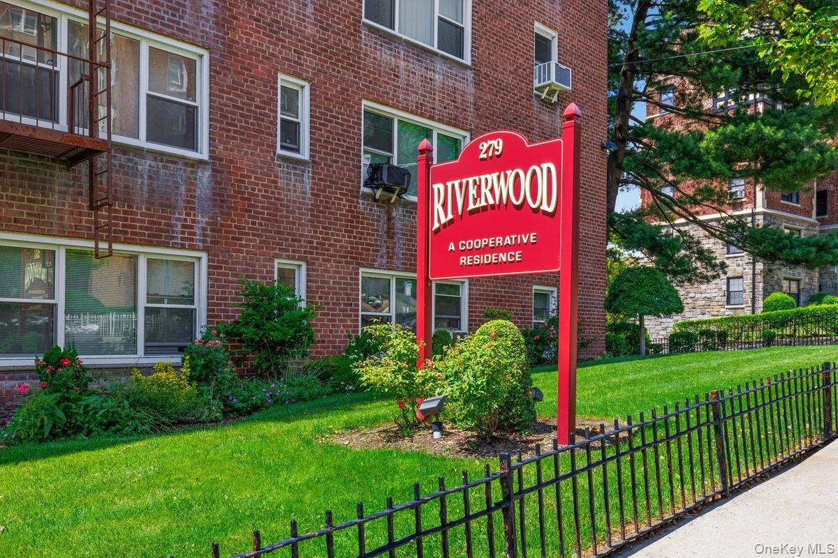 279 Broadway, Yonkers, NY, 1 Bedroom Bedrooms, 4 Rooms Rooms,1 BathroomBathrooms,Residential,For Rent,Broadway,0,KEY1018338 279 Broadway, Yonkers, NY, 1 Bedroom Bedrooms, 4 Rooms Rooms,1 BathroomBathrooms,Residential,For Rent,Broadway,0,KEY1018338