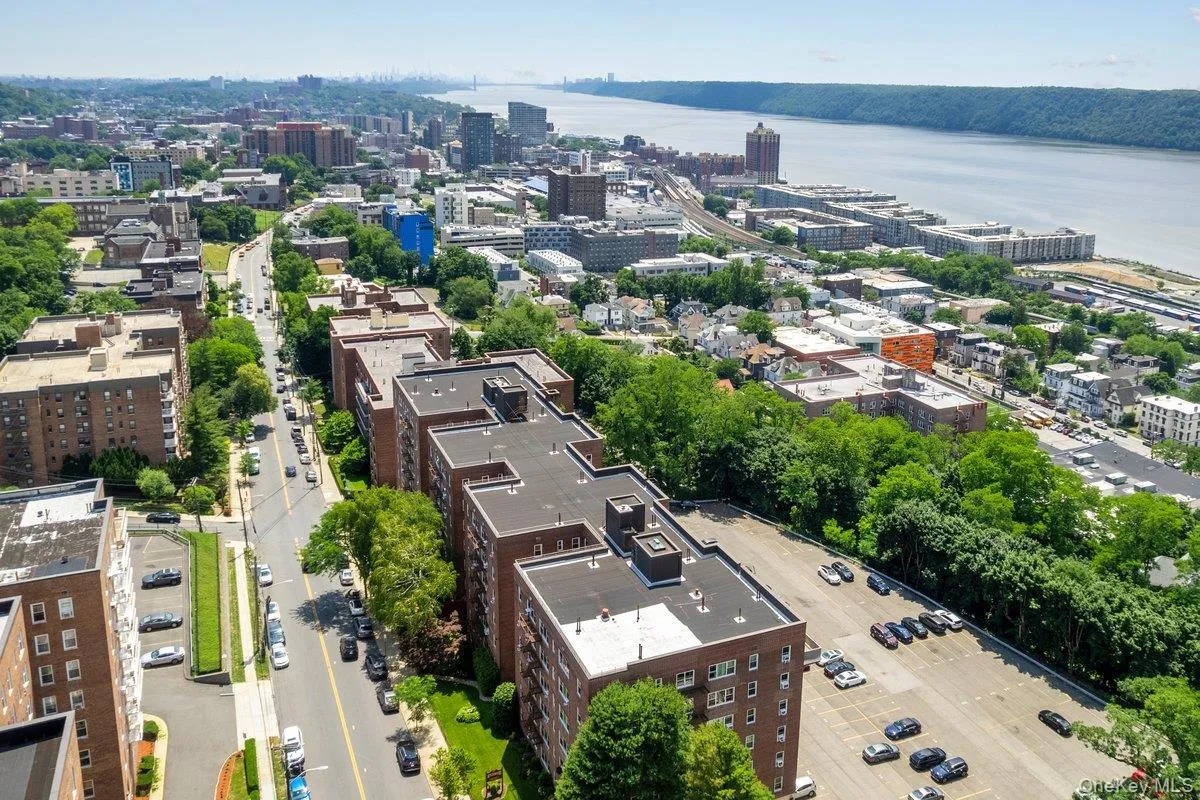 279 Broadway, Yonkers, NY, 1 Bedroom Bedrooms, 4 Rooms Rooms,1 BathroomBathrooms,Residential,For Rent,Broadway,0,KEY1018338 279 Broadway, Yonkers, NY, 1 Bedroom Bedrooms, 4 Rooms Rooms,1 BathroomBathrooms,Residential,For Rent,Broadway,0,KEY1018338