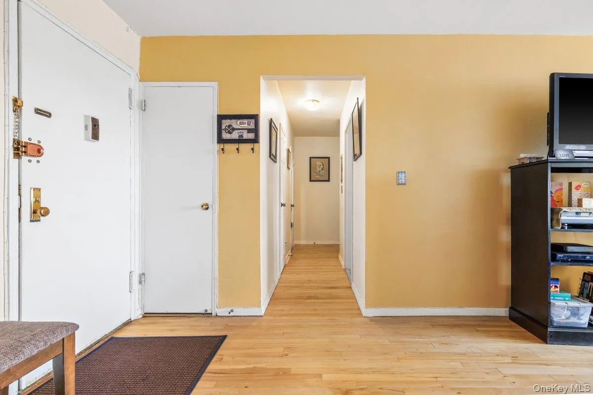 279 Broadway, Yonkers, NY, 1 Bedroom Bedrooms, 4 Rooms Rooms,1 BathroomBathrooms,Residential,For Rent,Broadway,0,KEY1018338 279 Broadway, Yonkers, NY, 1 Bedroom Bedrooms, 4 Rooms Rooms,1 BathroomBathrooms,Residential,For Rent,Broadway,0,KEY1018338