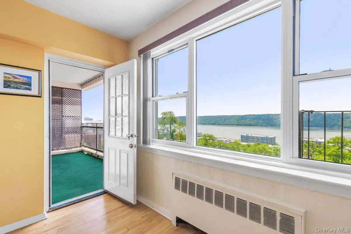 279 Broadway, Yonkers, NY, 1 Bedroom Bedrooms, 4 Rooms Rooms,1 BathroomBathrooms,Residential,For Rent,Broadway,0,KEY1018338 279 Broadway, Yonkers, NY, 1 Bedroom Bedrooms, 4 Rooms Rooms,1 BathroomBathrooms,Residential,For Rent,Broadway,0,KEY1018338