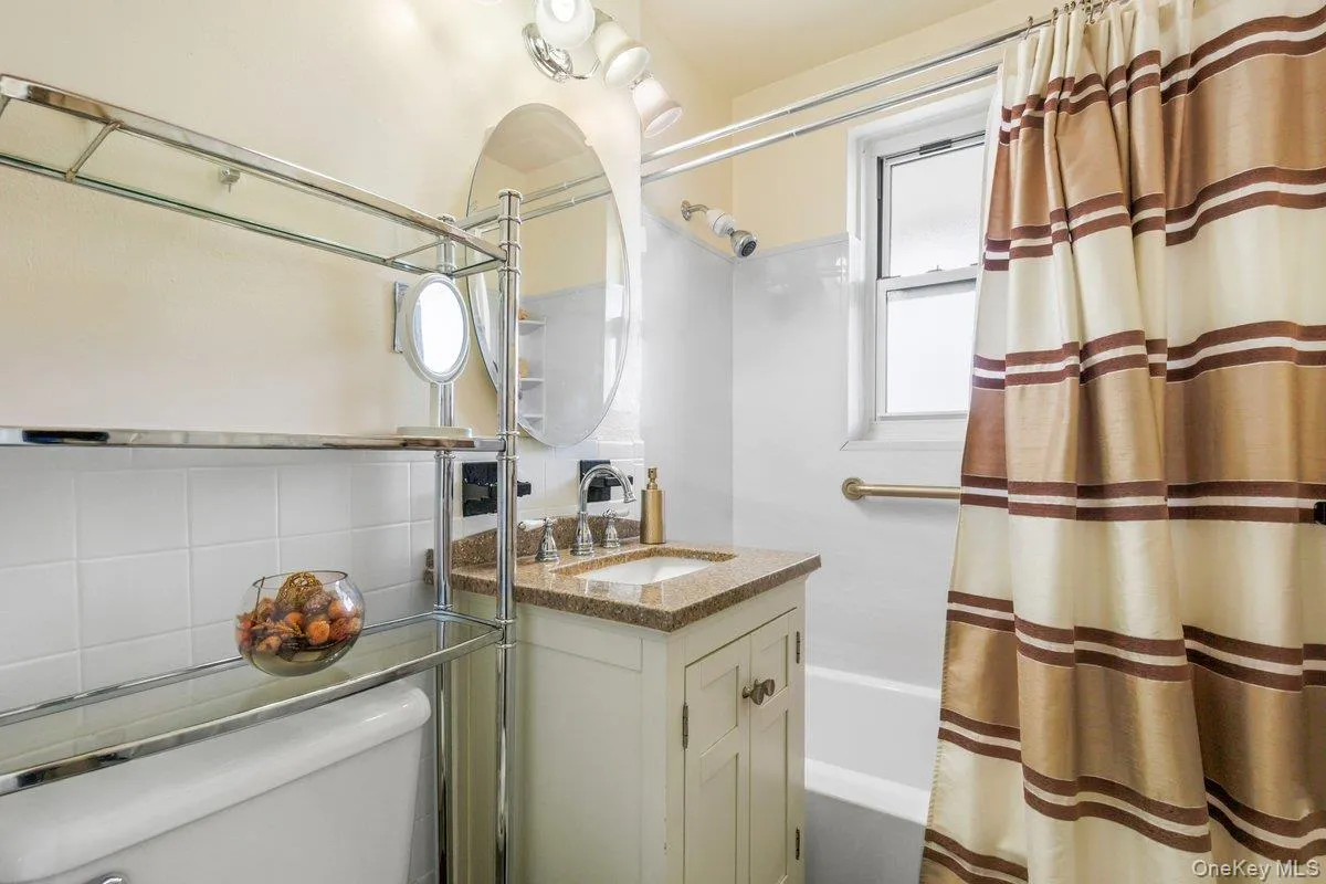 279 Broadway, Yonkers, NY, 1 Bedroom Bedrooms, 4 Rooms Rooms,1 BathroomBathrooms,Residential,For Rent,Broadway,0,KEY1018338 279 Broadway, Yonkers, NY, 1 Bedroom Bedrooms, 4 Rooms Rooms,1 BathroomBathrooms,Residential,For Rent,Broadway,0,KEY1018338