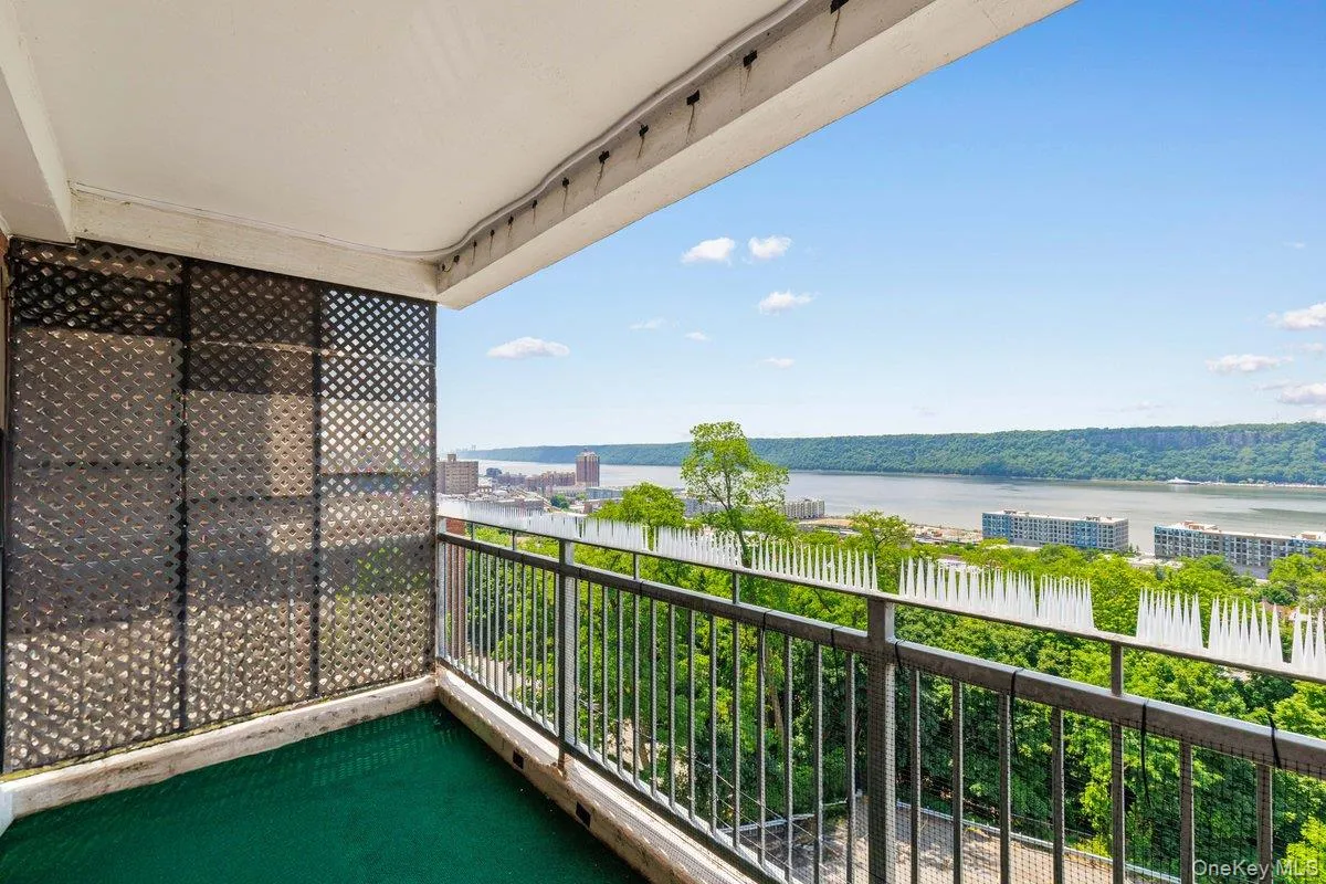 279 Broadway, Yonkers, NY, 1 Bedroom Bedrooms, 4 Rooms Rooms,1 BathroomBathrooms,Residential,For Rent,Broadway,0,KEY1018338 279 Broadway, Yonkers, NY, 1 Bedroom Bedrooms, 4 Rooms Rooms,1 BathroomBathrooms,Residential,For Rent,Broadway,0,KEY1018338