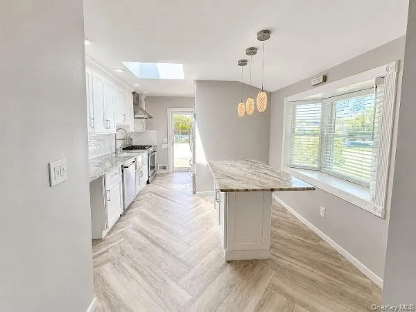 21 Kevin Road, Huntington, NY, 4 Bedrooms Bedrooms, 13 Rooms Rooms,3 BathroomsBathrooms,Residential,For Rent,Kevin,0,KEY1018339 21 Kevin Road, Huntington, NY, 4 Bedrooms Bedrooms, 13 Rooms Rooms,3 BathroomsBathrooms,Residential,For Rent,Kevin,0,KEY1018339