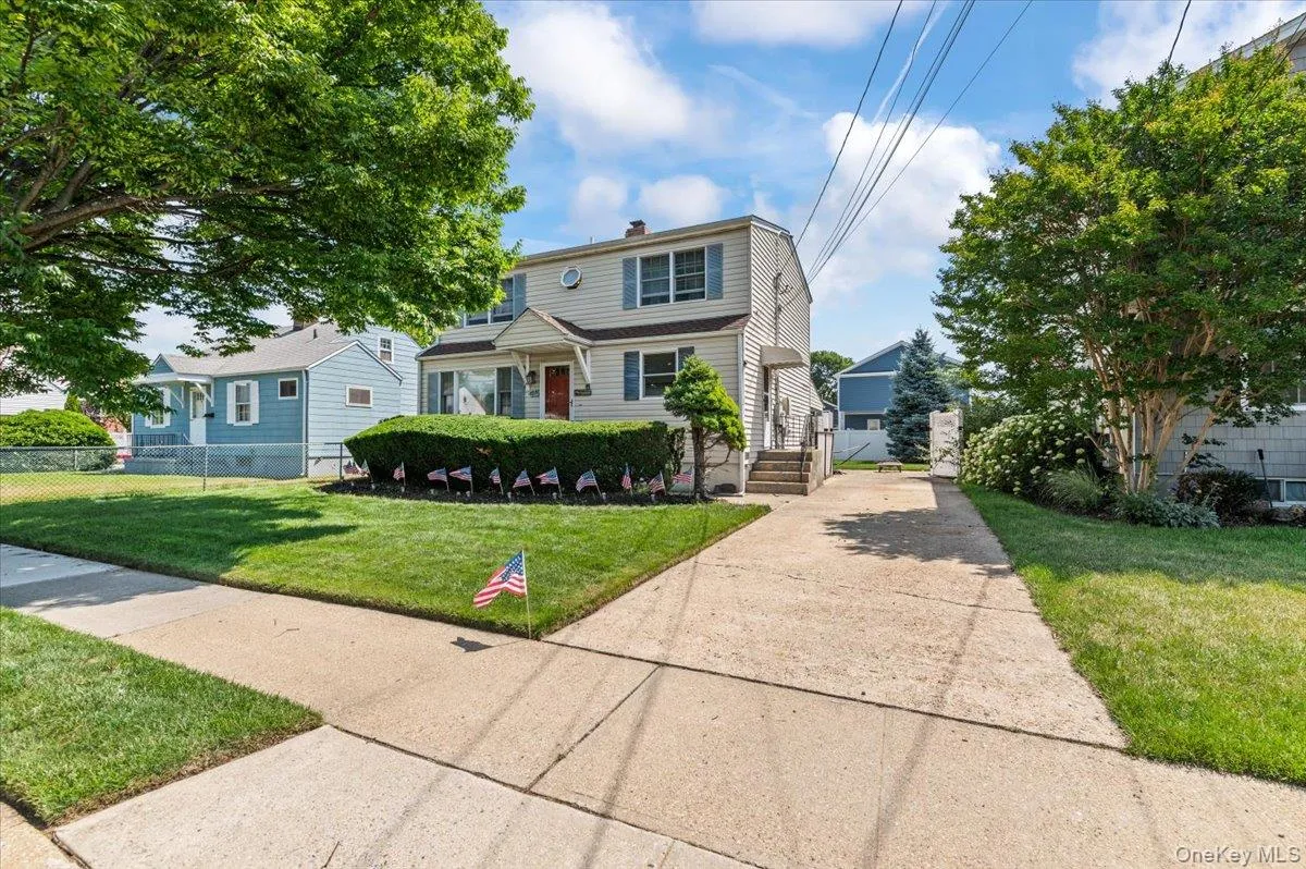 45 Concord Avenue, Oyster Bay, NY, 3 Bedrooms Bedrooms, 6 Rooms Rooms,2 BathroomsBathrooms,Residential,For Rent,Concord,0,1018345 45 Concord Avenue, Oyster Bay, NY, 3 Bedrooms Bedrooms, 6 Rooms Rooms,2 BathroomsBathrooms,Residential,For Rent,Concord,0,1018345