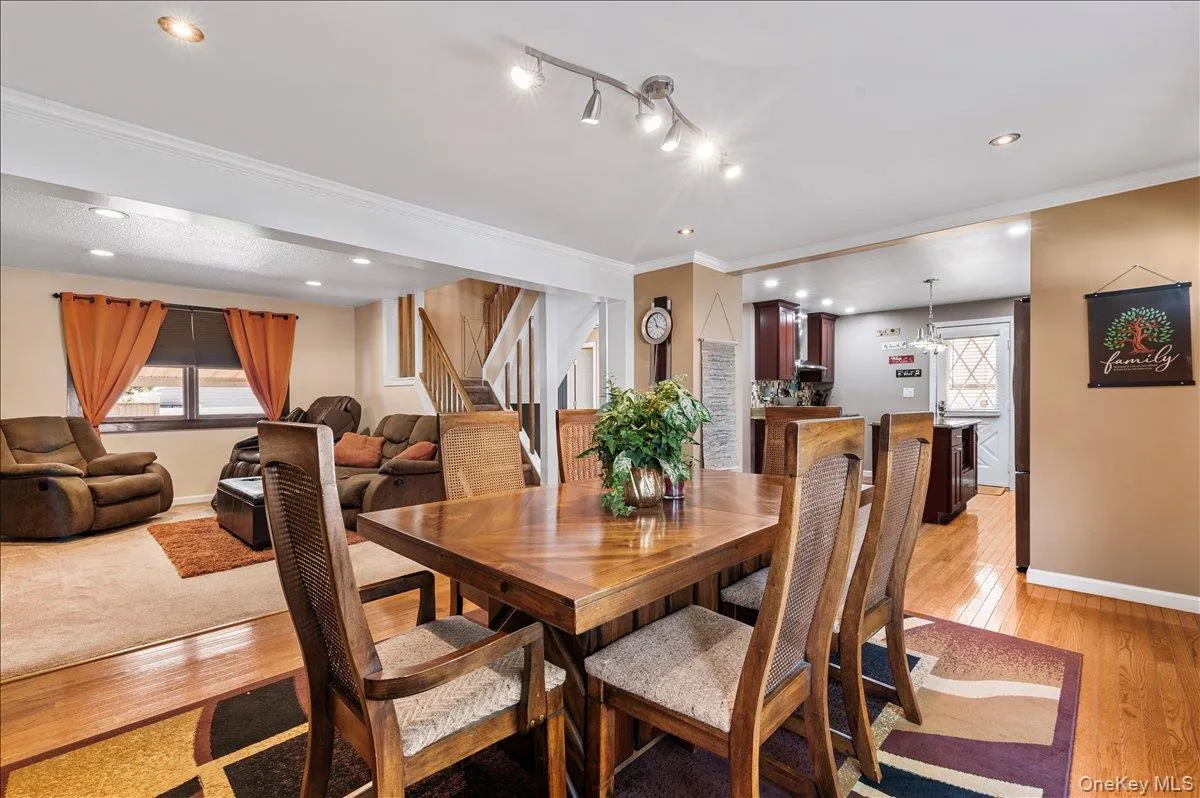 45 Concord Avenue, Oyster Bay, NY, 3 Bedrooms Bedrooms, 6 Rooms Rooms,2 BathroomsBathrooms,Residential,For Rent,Concord,0,1018345 45 Concord Avenue, Oyster Bay, NY, 3 Bedrooms Bedrooms, 6 Rooms Rooms,2 BathroomsBathrooms,Residential,For Rent,Concord,0,1018345