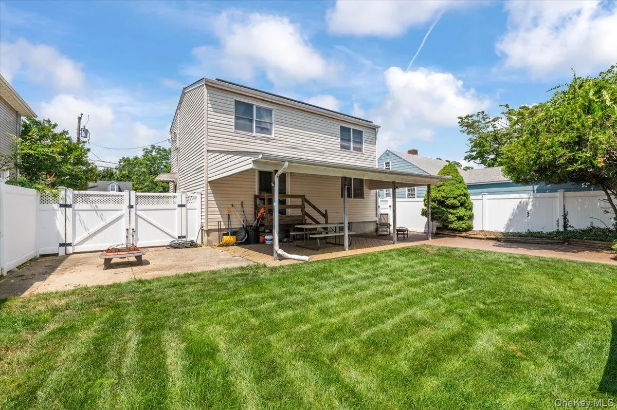 45 Concord Avenue, Oyster Bay, NY, 3 Bedrooms Bedrooms, 6 Rooms Rooms,2 BathroomsBathrooms,Residential,For Rent,Concord,0,1018345 45 Concord Avenue, Oyster Bay, NY, 3 Bedrooms Bedrooms, 6 Rooms Rooms,2 BathroomsBathrooms,Residential,For Rent,Concord,0,1018345