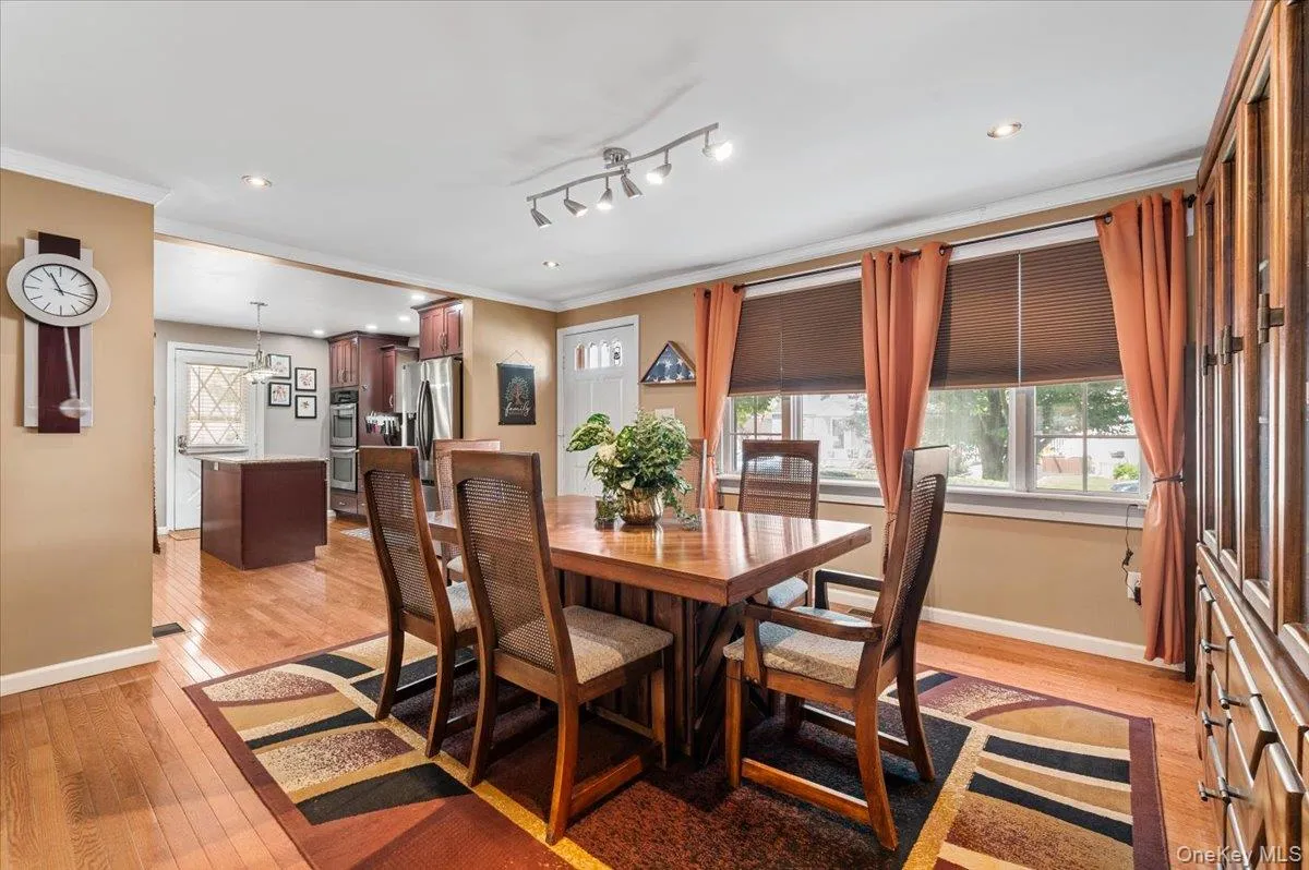 45 Concord Avenue, Oyster Bay, NY, 3 Bedrooms Bedrooms, 6 Rooms Rooms,2 BathroomsBathrooms,Residential,For Rent,Concord,0,1018345 45 Concord Avenue, Oyster Bay, NY, 3 Bedrooms Bedrooms, 6 Rooms Rooms,2 BathroomsBathrooms,Residential,For Rent,Concord,0,1018345