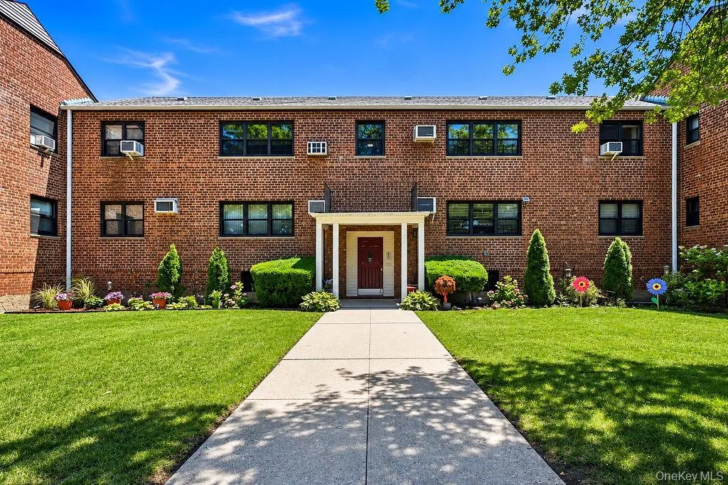 155-17 79th Street, New York, NY, 3 Bedrooms Bedrooms, 6 Rooms Rooms,2 BathroomsBathrooms,Residential,For Rent,79th,0,1018348 155-17 79th Street, New York, NY, 3 Bedrooms Bedrooms, 6 Rooms Rooms,2 BathroomsBathrooms,Residential,For Rent,79th,0,1018348