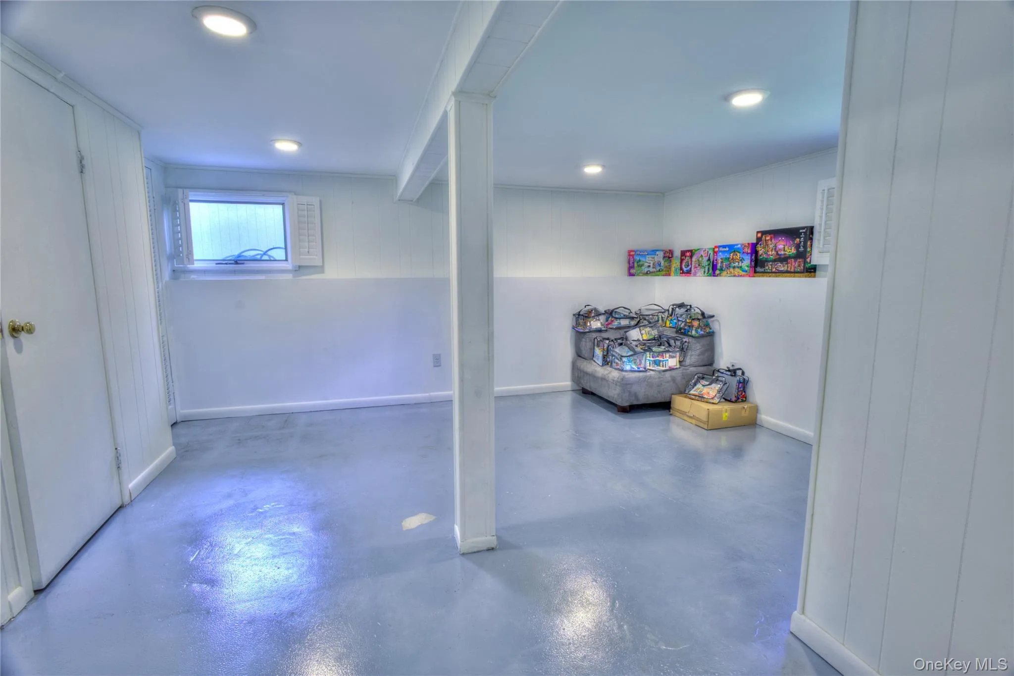 18 Seaview Lane, North Hempstead, NY, 4 Bedrooms Bedrooms, 8 Rooms Rooms,2 BathroomsBathrooms,Residential Lease,For Rent,Seaview,0,KEY1018349 18 Seaview Lane, North Hempstead, NY, 4 Bedrooms Bedrooms, 8 Rooms Rooms,2 BathroomsBathrooms,Residential Lease,For Rent,Seaview,0,KEY1018349