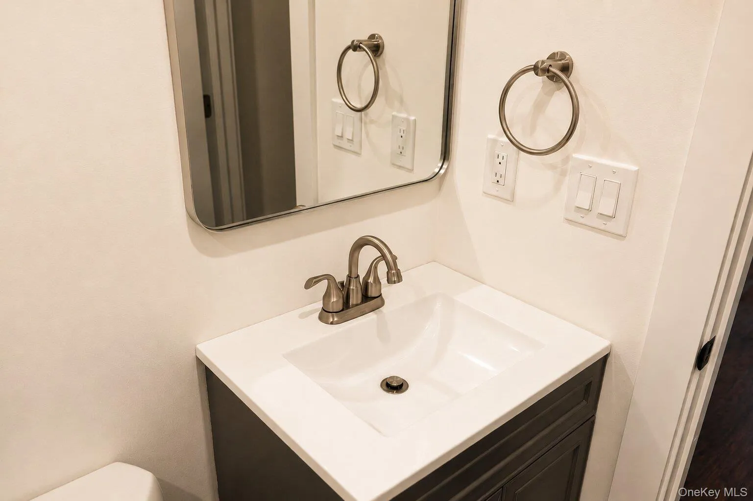 Master bathroom with new vanity Master bathroom with new vanity