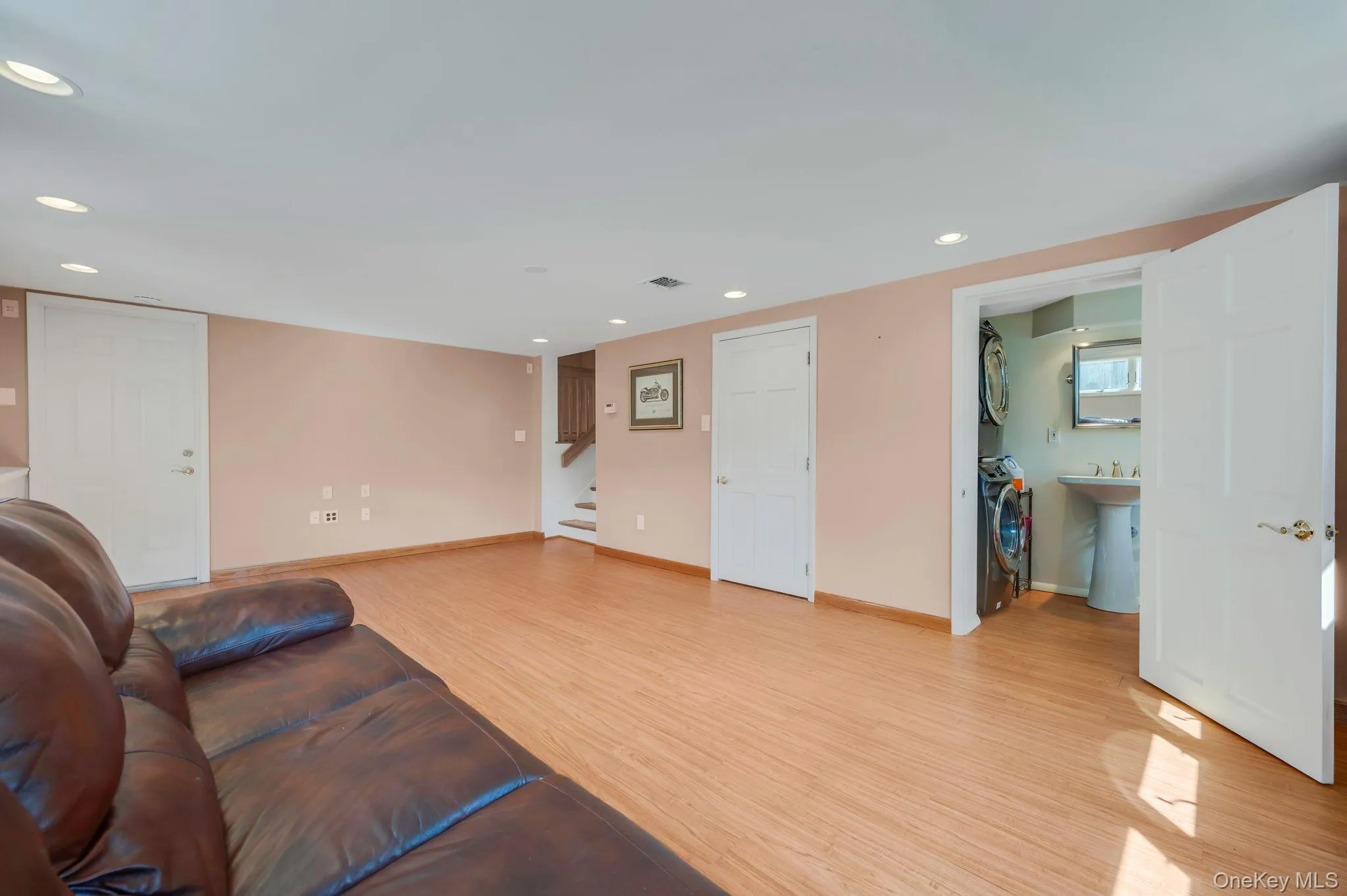 158 Saint Nicholas Avenue, Smithtown, NY, 3 Bedrooms Bedrooms, 8 Rooms Rooms,2 BathroomsBathrooms,Residential,For Rent,Saint Nicholas,0,KEY1018369 158 Saint Nicholas Avenue, Smithtown, NY, 3 Bedrooms Bedrooms, 8 Rooms Rooms,2 BathroomsBathrooms,Residential,For Rent,Saint Nicholas,0,KEY1018369