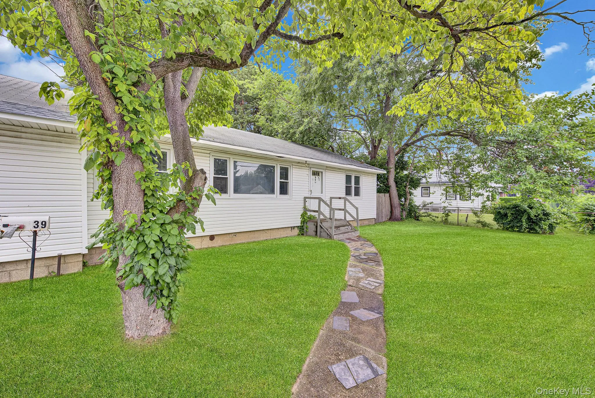 39 3rd Avenue, North Hempstead, NY, 3 Bedrooms Bedrooms, 6 Rooms Rooms,1 BathroomBathrooms,Residential,For Rent,3rd,0,1018370 39 3rd Avenue, North Hempstead, NY, 3 Bedrooms Bedrooms, 6 Rooms Rooms,1 BathroomBathrooms,Residential,For Rent,3rd,0,1018370