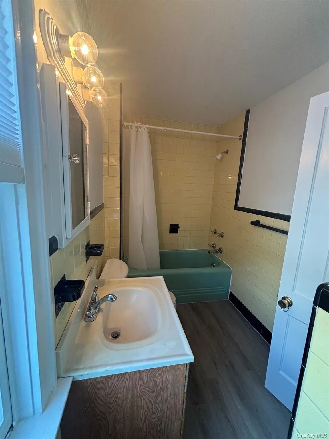 243 Glenville Road, Greenwich, CT, 1 Bedroom Bedrooms, 4 Rooms Rooms,1 BathroomBathrooms,Residential Lease,For Rent,Glenville,0,1018373 243 Glenville Road, Greenwich, CT, 1 Bedroom Bedrooms, 4 Rooms Rooms,1 BathroomBathrooms,Residential Lease,For Rent,Glenville,0,1018373