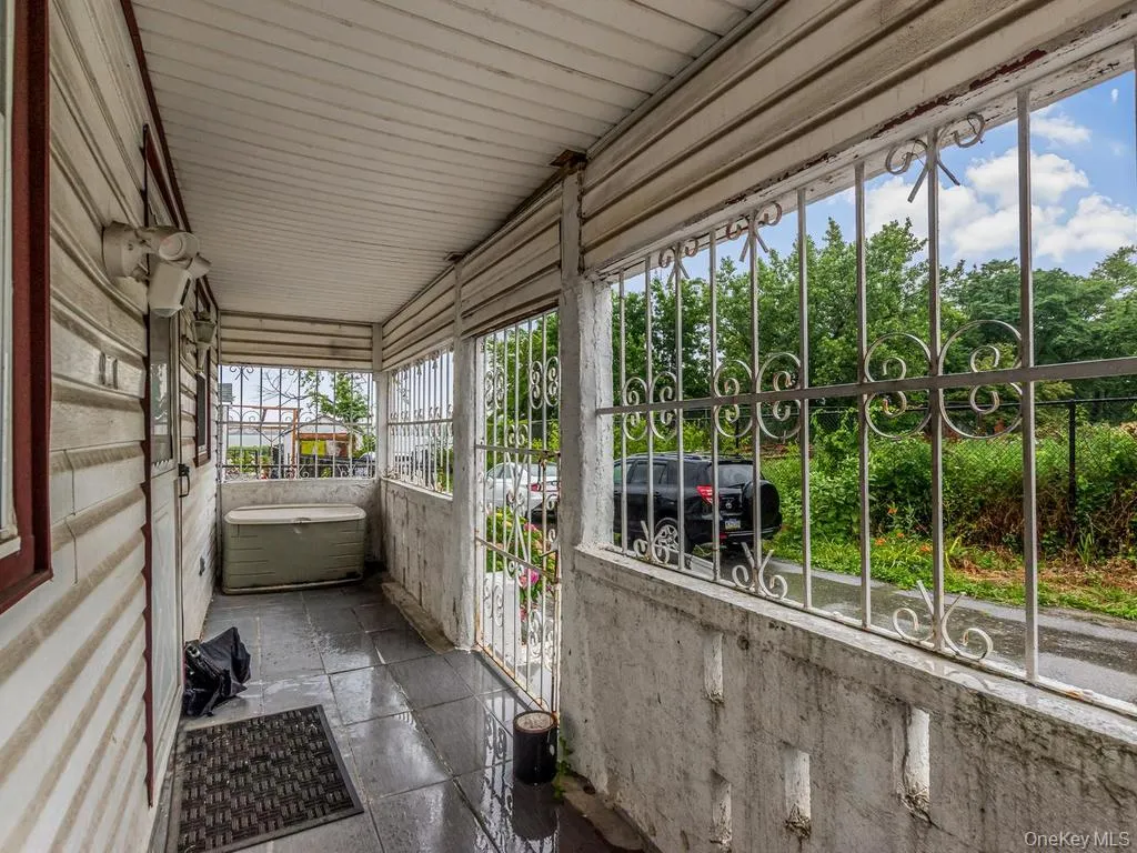901 Harding Park, New York, NY, 3 Bedrooms Bedrooms, 6 Rooms Rooms,1 BathroomBathrooms,Residential,For Rent,Harding,0,1018381 901 Harding Park, New York, NY, 3 Bedrooms Bedrooms, 6 Rooms Rooms,1 BathroomBathrooms,Residential,For Rent,Harding,0,1018381