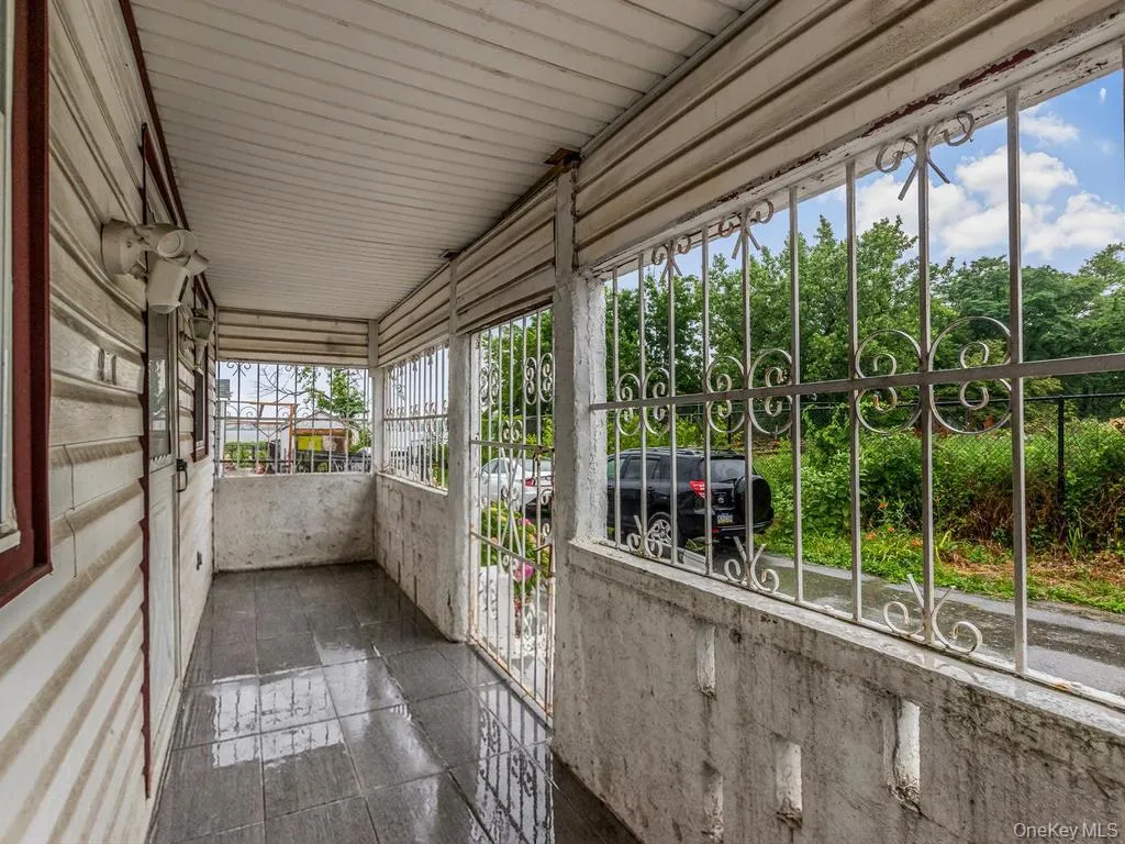 901 Harding Park, New York, NY, 3 Bedrooms Bedrooms, 6 Rooms Rooms,1 BathroomBathrooms,Residential,For Rent,Harding,0,1018381 901 Harding Park, New York, NY, 3 Bedrooms Bedrooms, 6 Rooms Rooms,1 BathroomBathrooms,Residential,For Rent,Harding,0,1018381