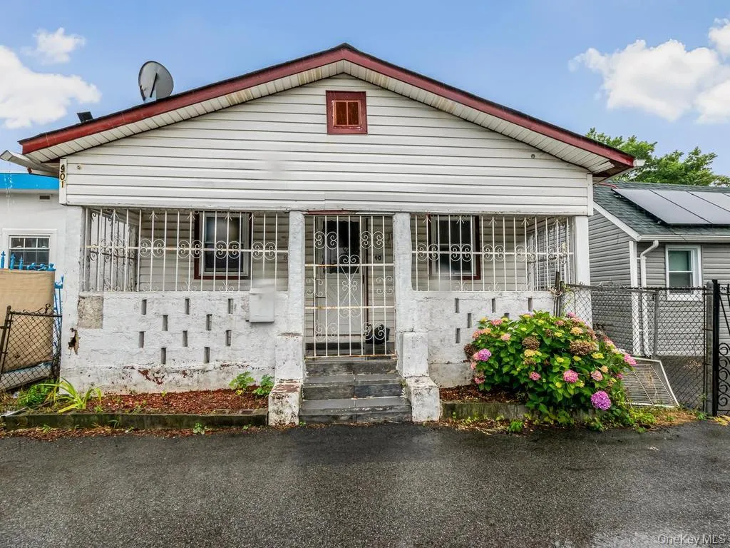 901 Harding Park, New York, NY, 3 Bedrooms Bedrooms, 6 Rooms Rooms,1 BathroomBathrooms,Residential,For Rent,Harding,0,1018381 901 Harding Park, New York, NY, 3 Bedrooms Bedrooms, 6 Rooms Rooms,1 BathroomBathrooms,Residential,For Rent,Harding,0,1018381